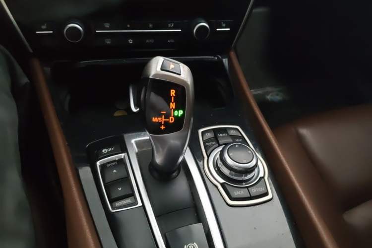 Used BMW 5 Series GT 2011 535i Elegant Edition Gear Lever