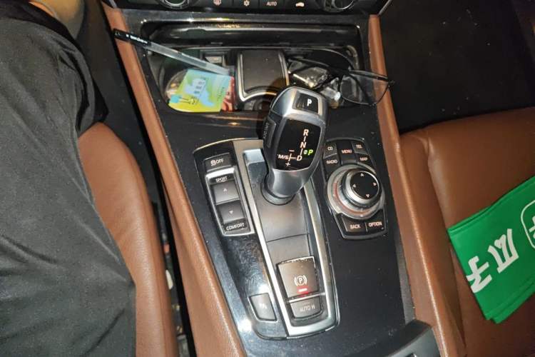 Used BMW 5 Series GT 2011 535i Elegant Edition Gear Lever