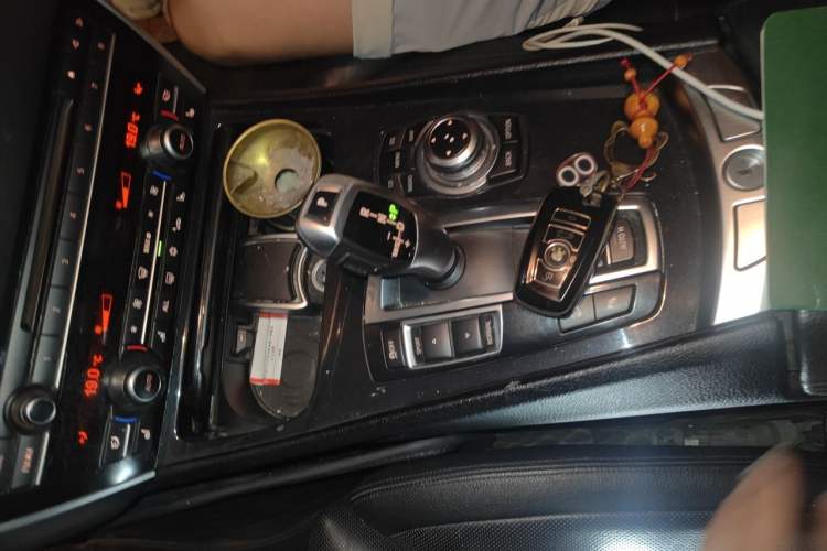 Used BMW 5 Series GT 2011 535i xDrive Luxury Edition Gear Lever
