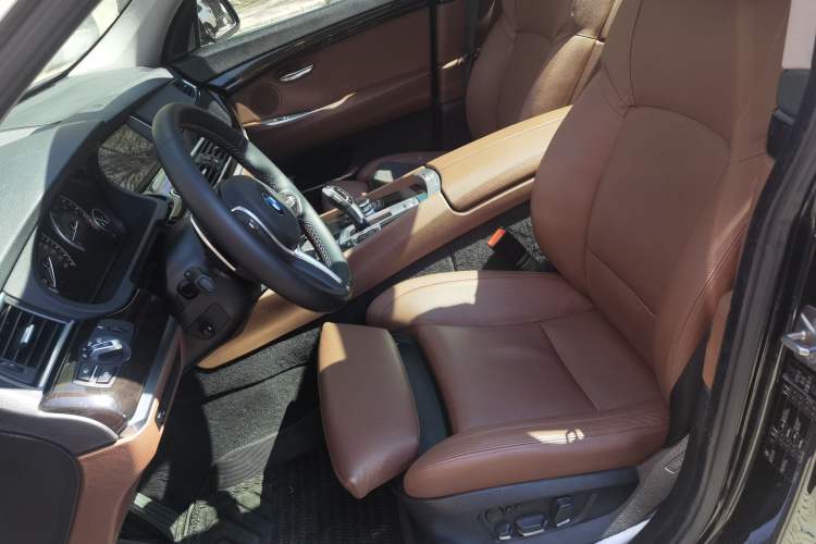 Used BMW 5 Series GT 2011 535i xDrive Luxury Edition Left Front Seat