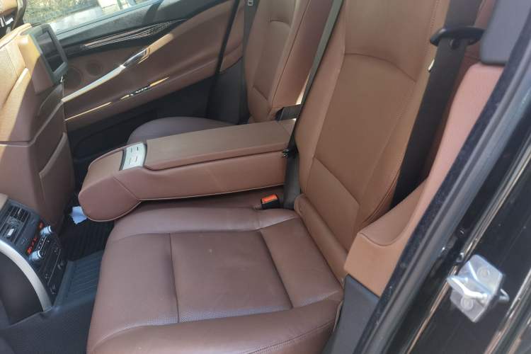 Used BMW 5 Series GT 2011 535i xDrive Luxury Edition Left Rear Seat