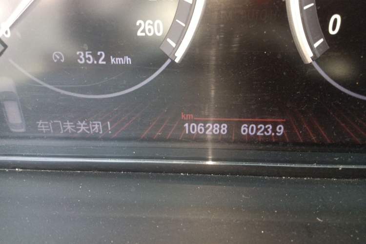 Used BMW 5 Series GT 2011 535i Elegant Edition Odometer Close Up