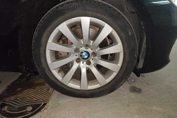 Used BMW 5 Series GT 2011 535i Elegant Edition Right Front Wheel Hub