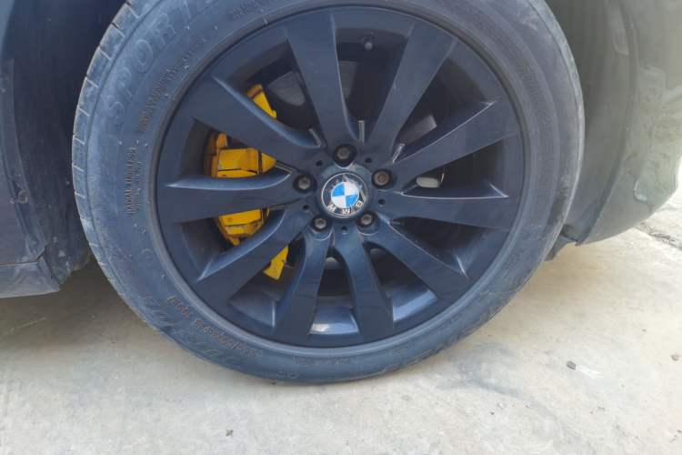Used BMW 5 Series GT 2011 535i Elegant Edition Right Front Wheel Hub