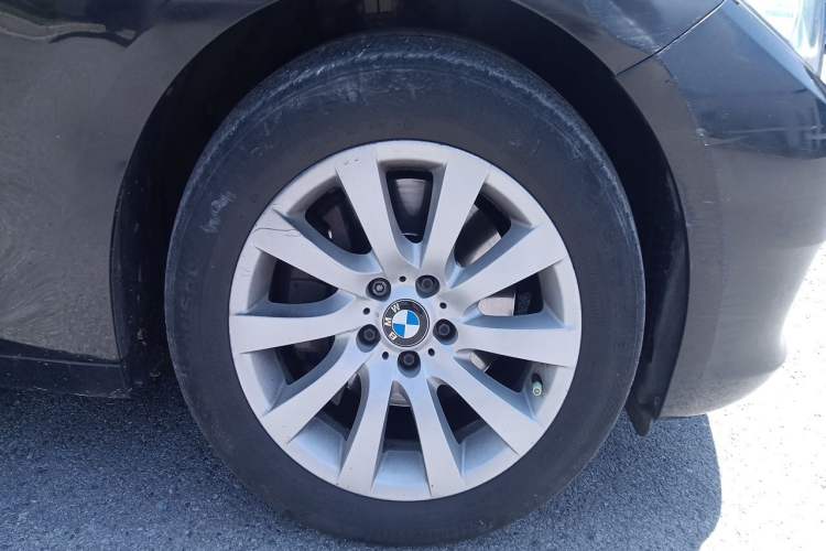 Used BMW 5 Series GT 2011 535i Elegant Edition Right Front Wheel Hub