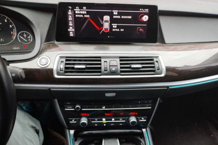 Used BMW 5 Series GT 2011 535i Elegant Edition Audio And AC Panel