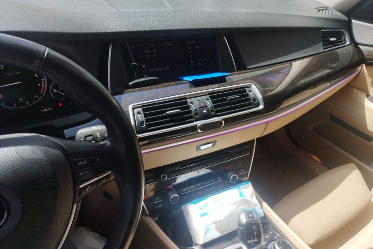 Used BMW 5 Series GT 2011 535i xDrive Luxury Edition Audio And AC Panel