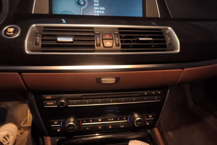 Used BMW 5 Series GT 2011 535i Elegant Edition Audio And AC Panel