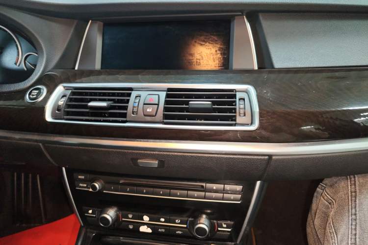 Used BMW 5 Series GT 2011 535i Elegant Edition Audio And AC Panel