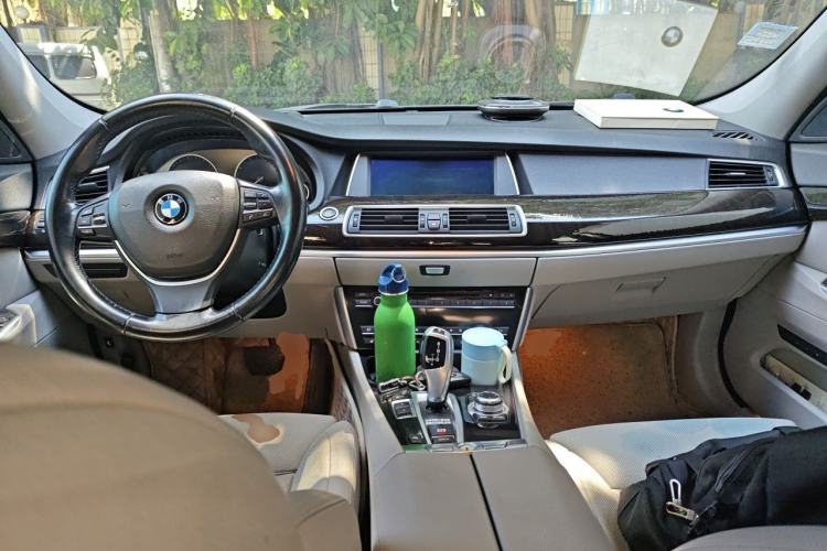 Used BMW 5 Series GT 2011 535i xDrive Luxury Edition Center Console