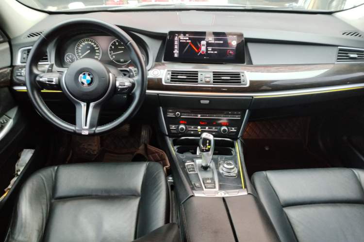Used BMW 5 Series GT 2011 535i Elegant Edition Center Console