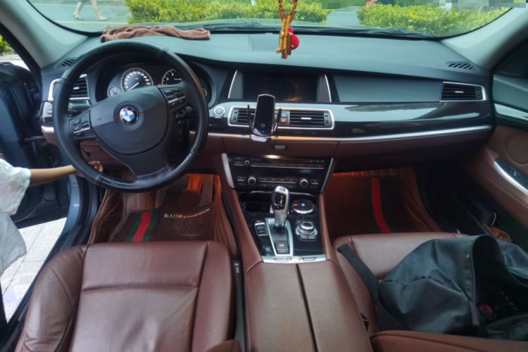 Used BMW 5 Series GT 2011 535i Elegant Edition Center Console