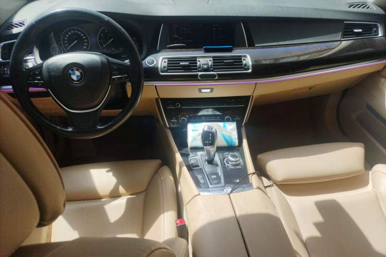Used BMW 5 Series GT 2011 535i xDrive Luxury Edition Center Console
