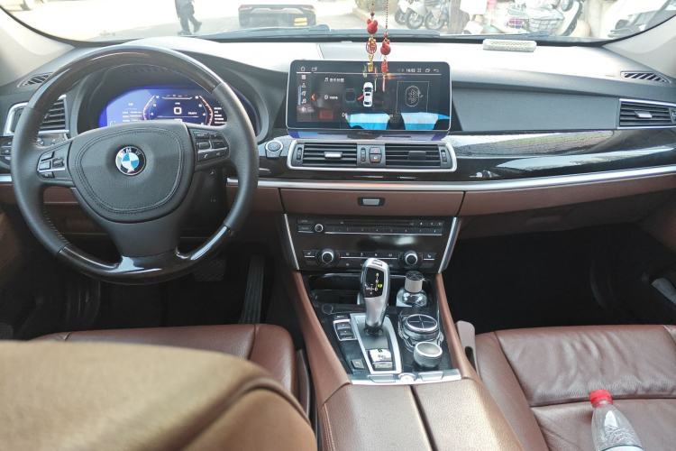 Used BMW 5 Series GT 2011 535i Elegant Edition Center Console