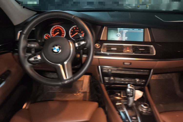Used BMW 5 Series GT 2011 535i Elegant Edition Center Console