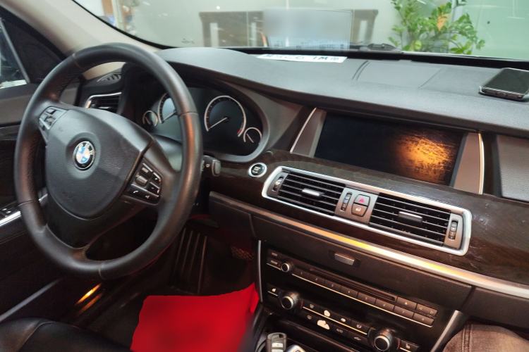 Used BMW 5 Series GT 2011 535i Elegant Edition Center Console