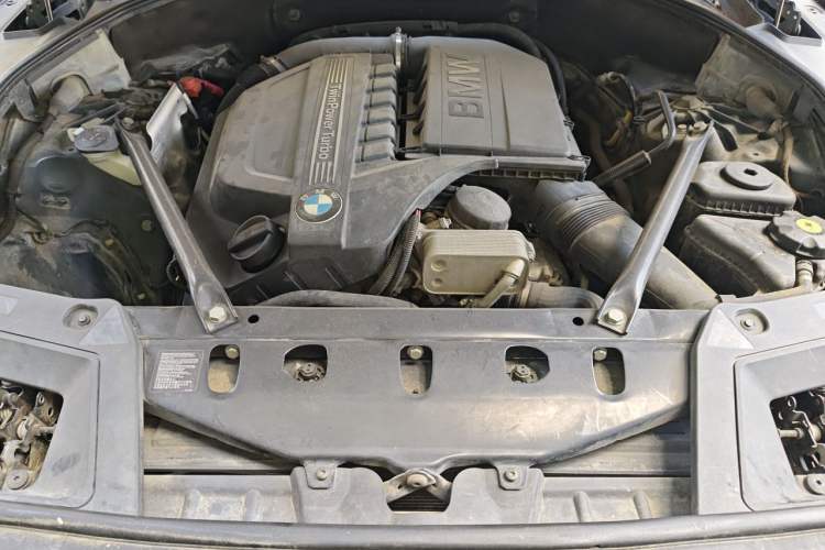 Used BMW 5 Series GT 2011 535i xDrive Luxury Edition Engine Bay