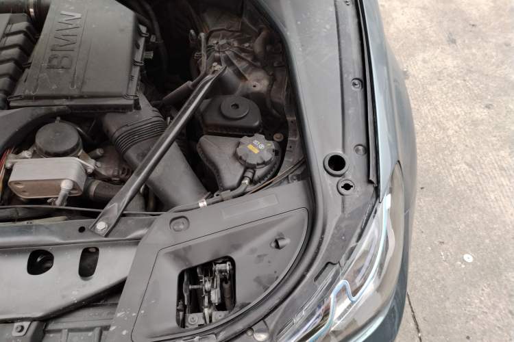 Used BMW 5 Series GT 2011 535i Elegant Edition Engine Bay Left
