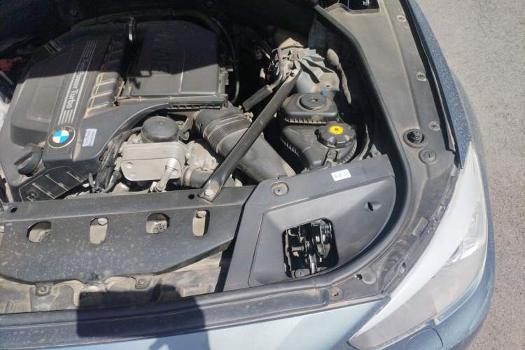 Used BMW 5 Series GT 2011 535i xDrive Luxury Edition Engine Bay Left