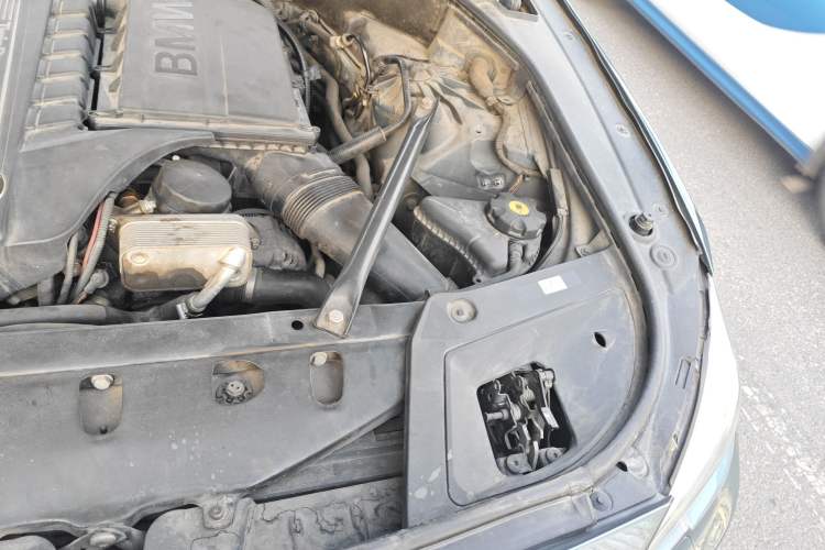 Used BMW 5 Series GT 2011 535i Elegant Edition Engine Bay Left