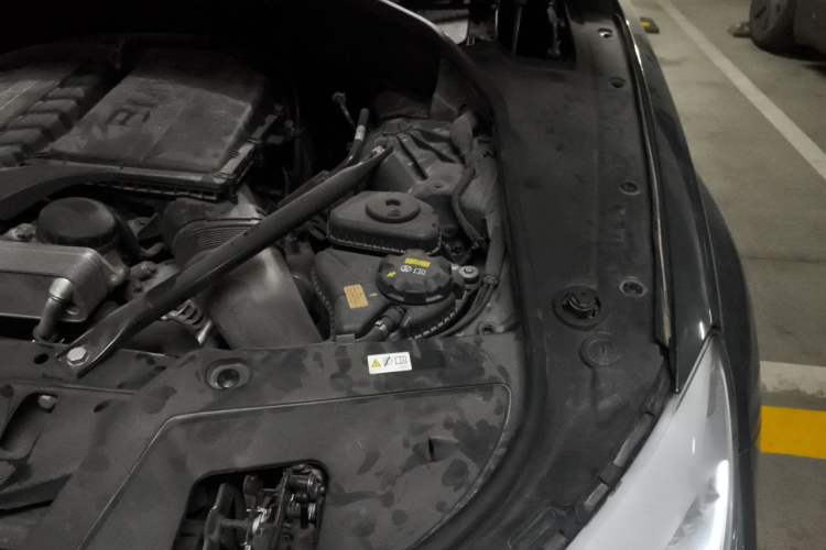 Used BMW 5 Series GT 2011 535i Elegant Edition Engine Bay Left