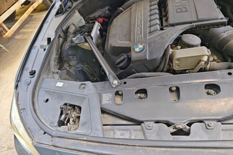 Used BMW 5 Series GT 2011 535i xDrive Luxury Edition Engine Bay Right