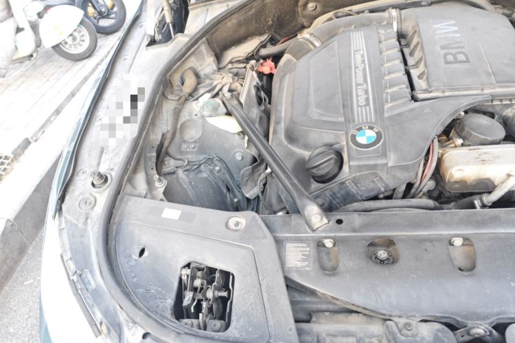Used BMW 5 Series GT 2011 535i Elegant Edition Engine Bay Right