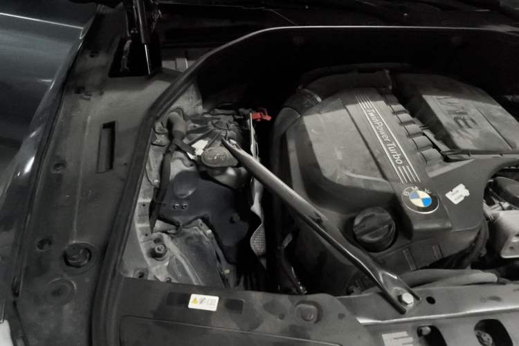 Used BMW 5 Series GT 2011 535i Elegant Edition Engine Bay Right