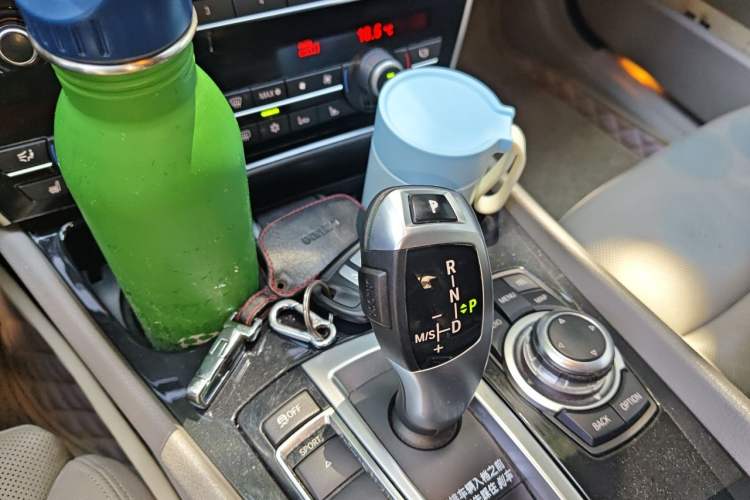 Used BMW 5 Series GT 2011 535i xDrive Luxury Edition Gear Lever