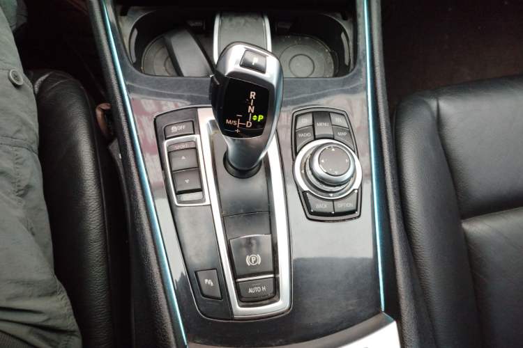 Used BMW 5 Series GT 2011 535i Elegant Edition Gear Lever