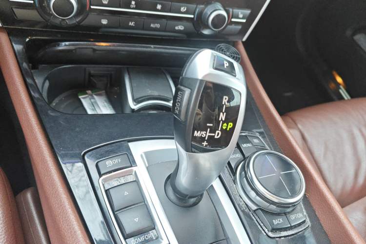 Used BMW 5 Series GT 2011 535i Elegant Edition Gear Lever