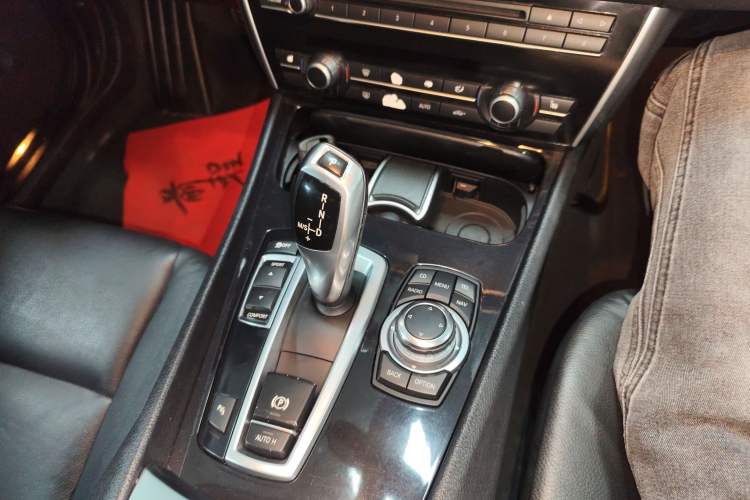 Used BMW 5 Series GT 2011 535i Elegant Edition Gear Lever