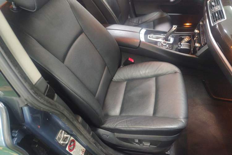 Used BMW 5 Series GT 2011 535i Elegant Edition Right Front Seat