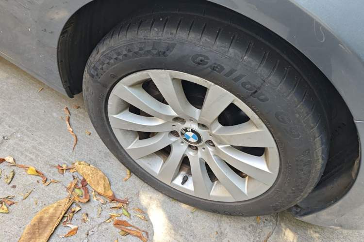 Used BMW 5 Series GT 2011 535i xDrive Luxury Edition Right Front Wheel Hub