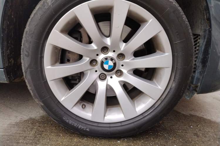 Used BMW 5 Series GT 2011 535i Elegant Edition Right Front Wheel Hub
