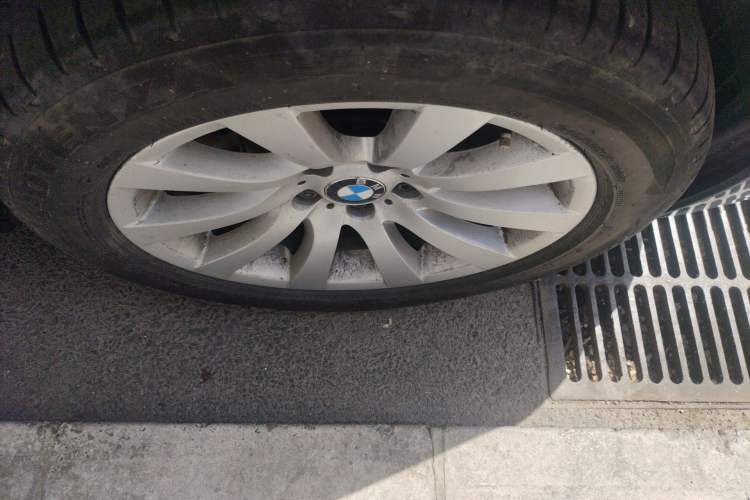 Used BMW 5 Series GT 2011 535i xDrive Luxury Edition Right Front Wheel Hub