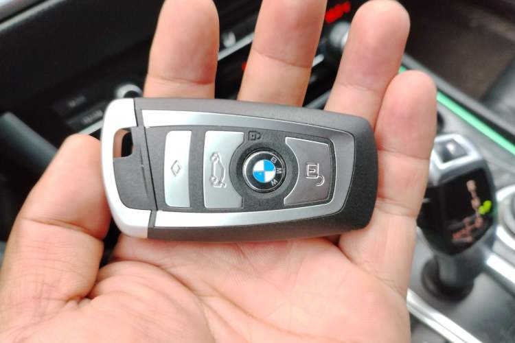Used BMW 5 Series GT 2011 535i Elegant Edition Vehicle Key
