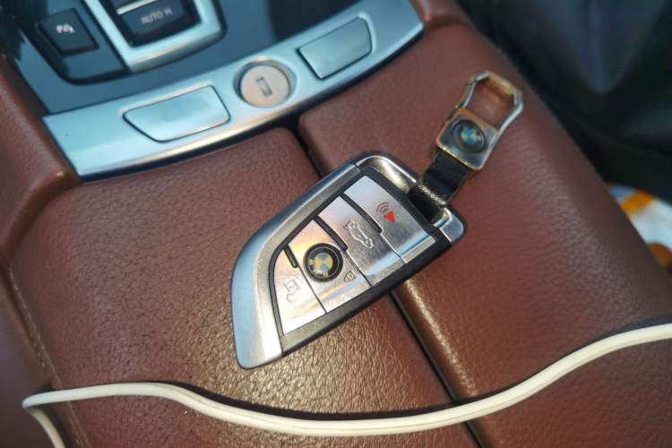 Used BMW 5 Series GT 2011 535i Elegant Edition Vehicle Key