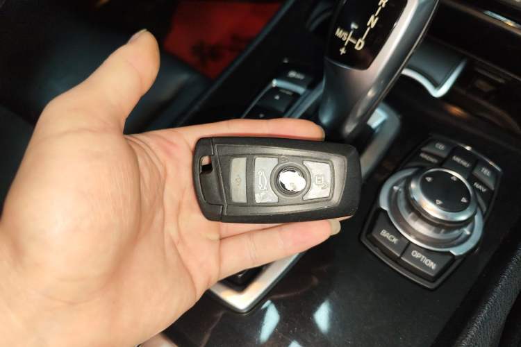 Used BMW 5 Series GT 2011 535i Elegant Edition Vehicle Key