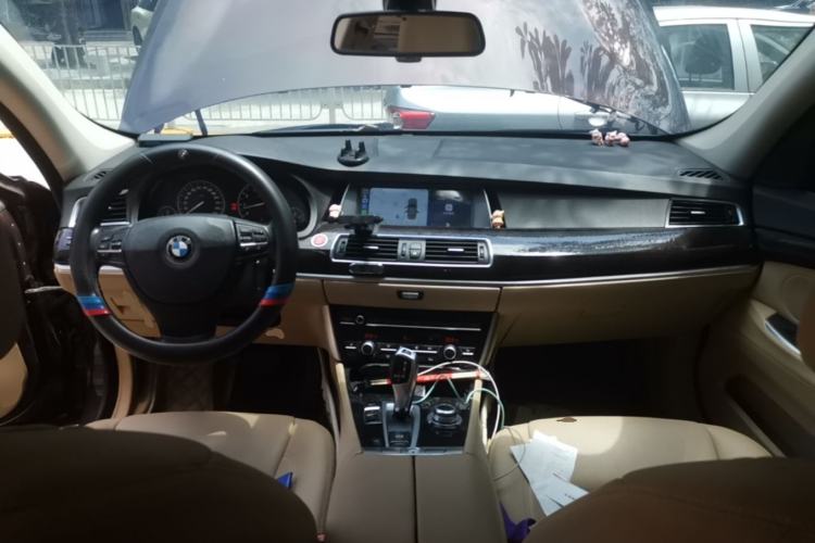 Used BMW 5 Series GT 2011 535i Elegant Edition Center Console