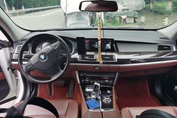 Used BMW 5 Series GT 2011 535i Elegant Edition Center Console