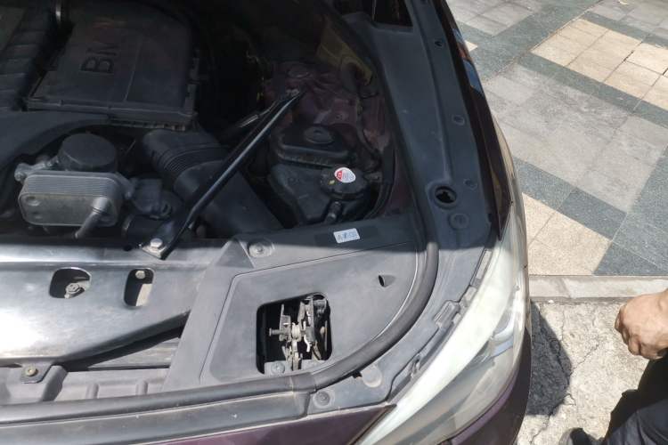 Used BMW 5 Series GT 2011 535i Elegant Edition Engine Bay Left