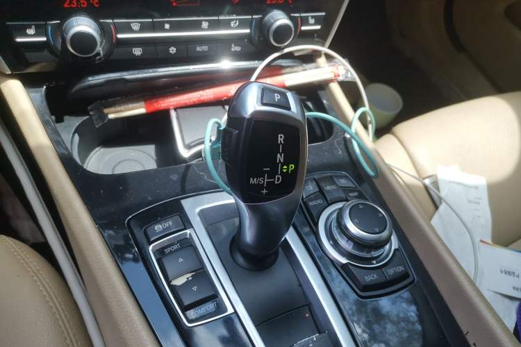 Used BMW 5 Series GT 2011 535i Elegant Edition Gear Lever