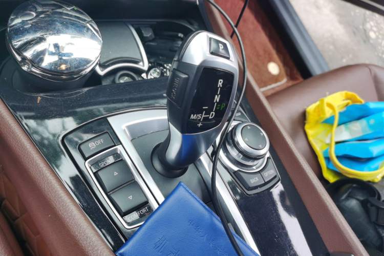 Used BMW 5 Series GT 2011 535i Elegant Edition Gear Lever
