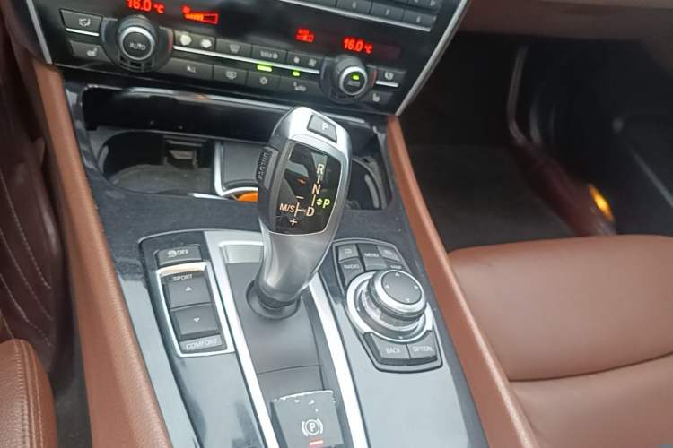 Used BMW 5 Series GT 2011 535i Elegant Edition Gear Lever