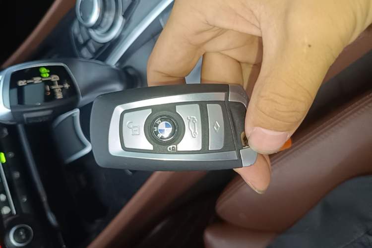 Used BMW 5 Series GT 2011 535i Elegant Edition Vehicle Key