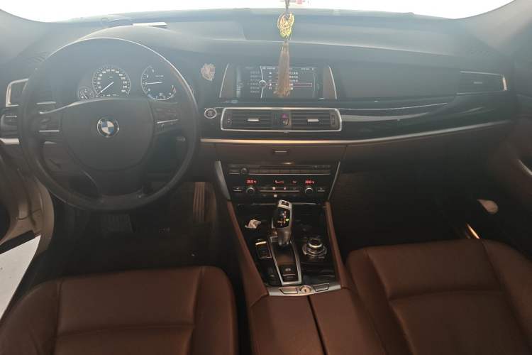 Used BMW 5 Series GT 2011 535i Elegant Edition Center Console