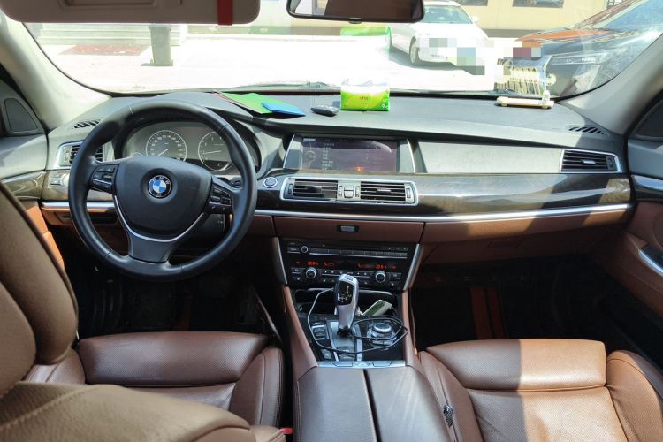 Used BMW 5 Series GT 2011 535i xDrive Luxury Edition Center Console