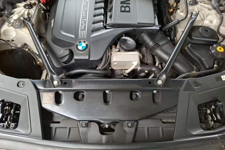 Used BMW 5 Series GT 2011 535i Elegant Edition Engine Bay