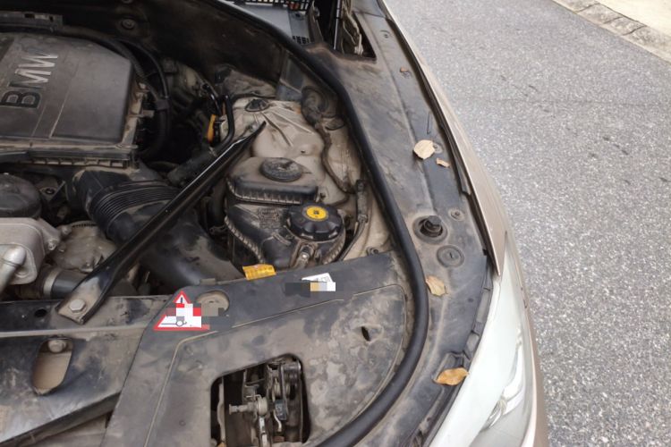 Used BMW 5 Series GT 2011 535i Elegant Edition Engine Bay Left